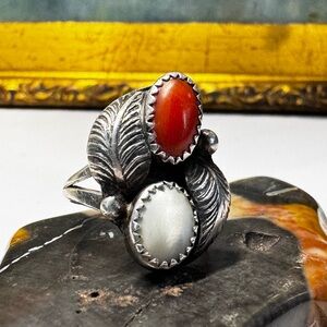 Vintage Navajo Sterling Silver Coral & Mother of Pearl Ring (7)